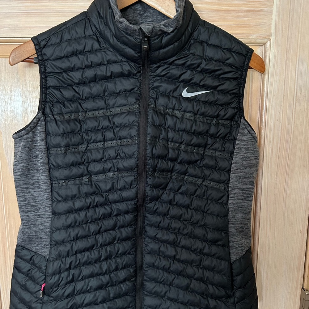 Nike Aeroloft Black Puffer Golf Vest Gem